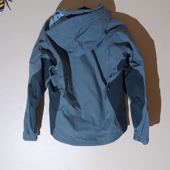 Patagonia Two-Tone Outdoor Jacket Patagonia women’s waterproof shell jacket - Picture 6 of 11